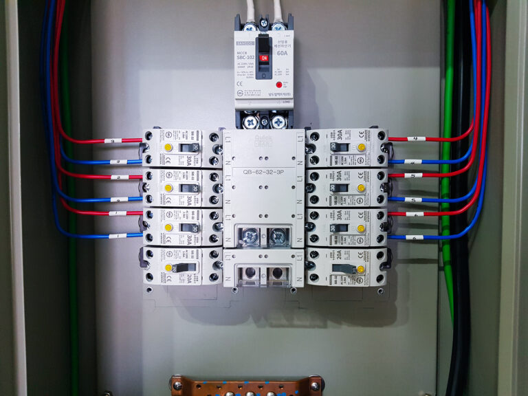 A Pro’s Guide to Building a Custom Electrical Distribution Box (⚠️ Experts Only)