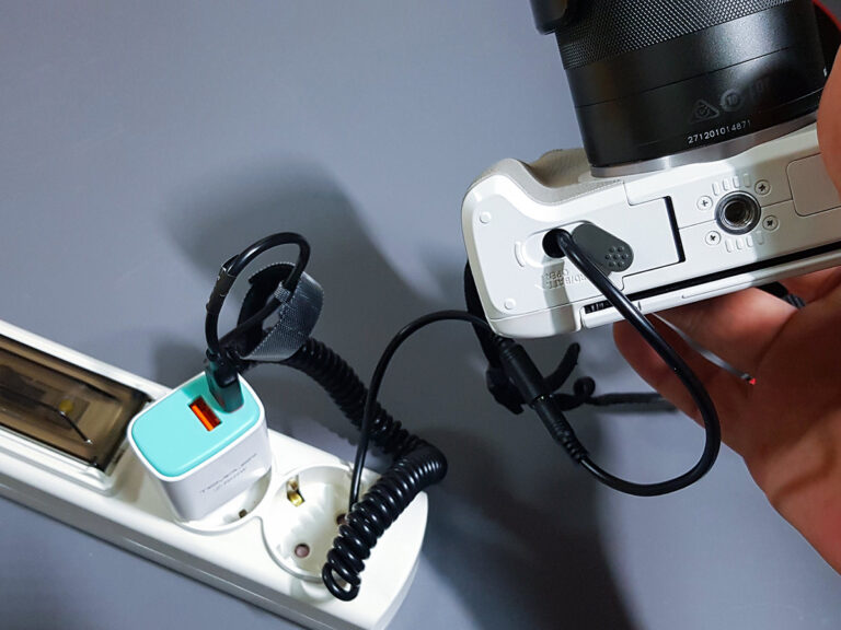 The secret 'hidden' flap: You must flip this little rubber cover open to let the cable out. Perfect fit!